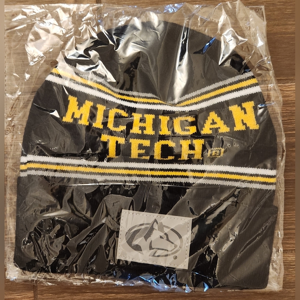 Y2K Aesthetic College Beanie Black/Yellow
